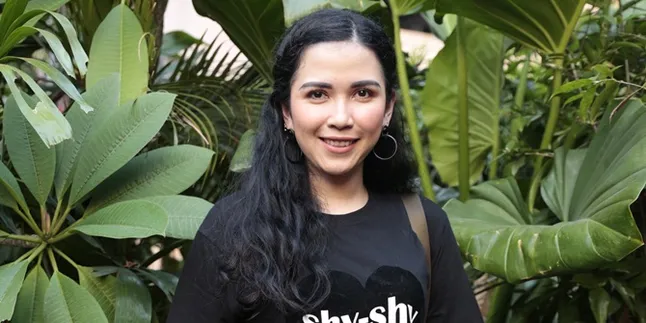 Dinda Kanyadewi Sedang Jatuh Cinta? Bisa Dilihat Dengan Cara Ini