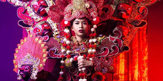 Dinda Syarif Raih Piala Best Costume di Ajang Ratu Kecantikan Transgender Dunia