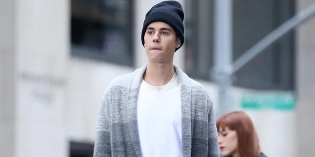 Dinner Romantis, Justin Bieber Tertangkap Cium Hailey Baldwin Dinner Romantis, Justin Bieber Tertangkap Cium Hailey Baldwin