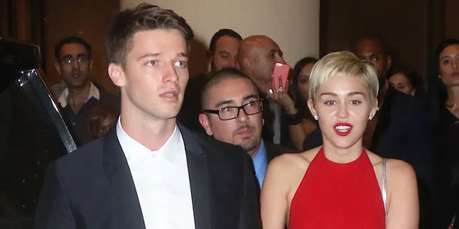 Dinner Romantis, Miley Cyrus - Patrick Schwarzenegger Baikan? Dinner Romantis, Miley Cyrus - Patrick Schwarzenegger Baikan?