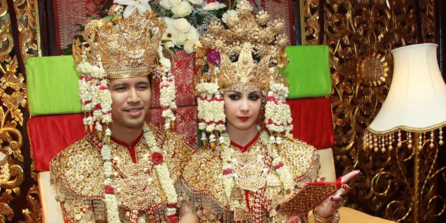 Dinyanyikan Lagu Oleh Suami, Arumi Bachsin Terharu