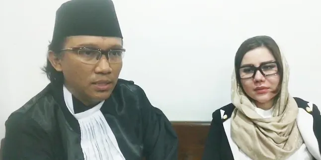 Dinyatakan Tak Bersalah, Lady Marsella Pulang dengan Air Mata dan Sholawat Dinyatakan Tak Bersalah, Lady Marsella Pulang dengan Air Mata dan Sholawat