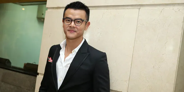 Dion Wiyoko Jalani Hobi Fotografi Sambil Syuting Dion Wiyoko Jalani Hobi Fotografi Sambil Syuting