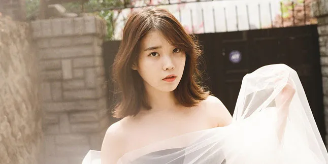 Dipakai IU, Atasan Cantik Motif Floral Ini Langsung Booming!