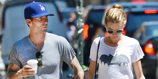 Diperistri Adam Levine, Cincin Kawin Behati Prinslo Unik Banget