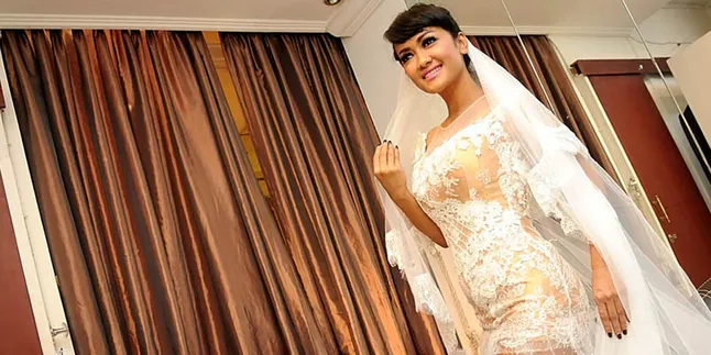 Dipimpin Julia Perez, Trio "Semok" Menggoyang Kota Malang