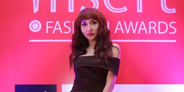 Dipinang Dengan Mahar Berlian 1,5 Karat, Lucinta Luna: Alhamdulillah Sah Dipinang Dengan Mahar Berlian 1,5 Karat, Lucinta Luna: Alhamdulillah Sah