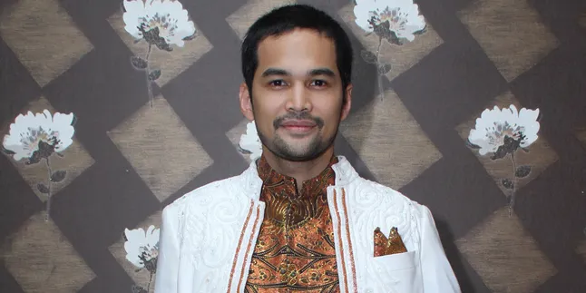 Dipingit, Teuku Wisnu Tetap Keluar Rumah