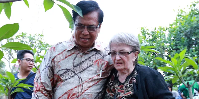 Dirasa Kurang Baik, Sang Ibunda Rencana Pindahkan Makam Yana Zein Dirasa Kurang Baik, Sang Ibunda Rencana Pindahkan Makam Yana Zein