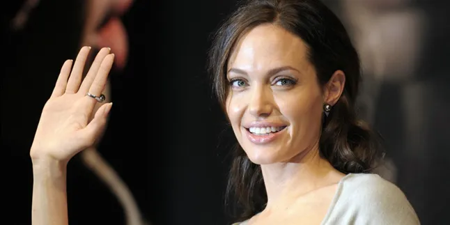 Dirikan Sekolah Wanita, Angelina Jolie Rela Jual Perhiasan Dirikan Sekolah Wanita, Angelina Jolie Rela Jual Perhiasan