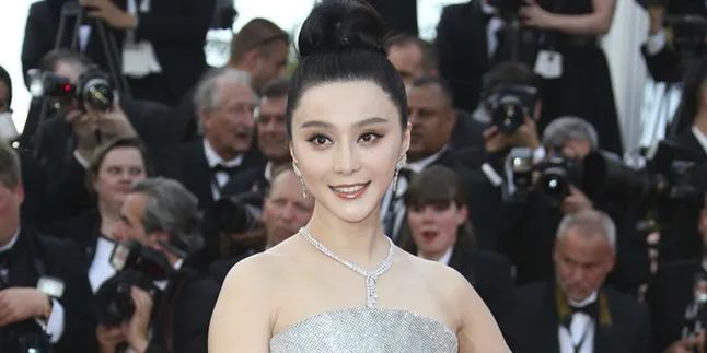 Dirumorkan Meninggal, Fan Bingbing Akhirnya Terlihat Berada di Bandara