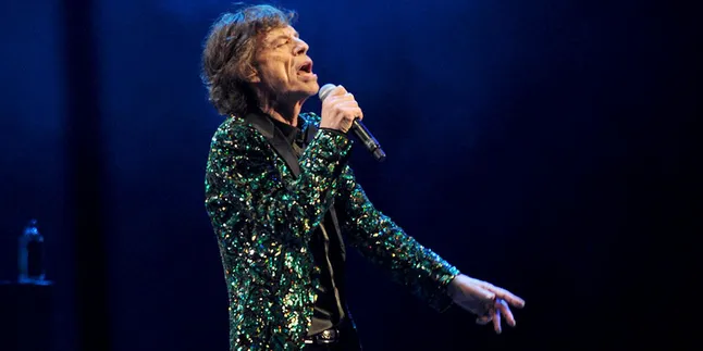 Dirundung Duka, The Rolling Stones Kuatkan Mick Jagger!!