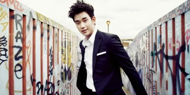 Disapa 'Pilot' Tampan Korea Selatan, Kim Soo Hyun Ganteng Banget! Disapa 'Pilot' Tampan Korea Selatan, Kim Soo Hyun Ganteng Banget!
