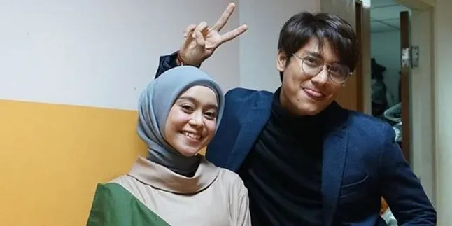 Disebut Jodoh yang Tertukar, Rizky Billar Malah Mau Jualan Kulkas ke Rumah Lesti Disebut Jodoh yang Tertukar, Rizky Billar Malah Mau Jualan Kulkas ke Rumah Lesti