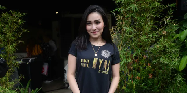 Disebut-Sebut Menjalin Hubungan Dengan Fransen Susanto, Ini Kata Ayu Ting Ting Disebut-Sebut Menjalin Hubungan Dengan Fransen Susanto, Ini Kata Ayu Ting Ting