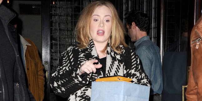 Disebut Suara Digital, Adele Balas Dengan Kalimat Kasar