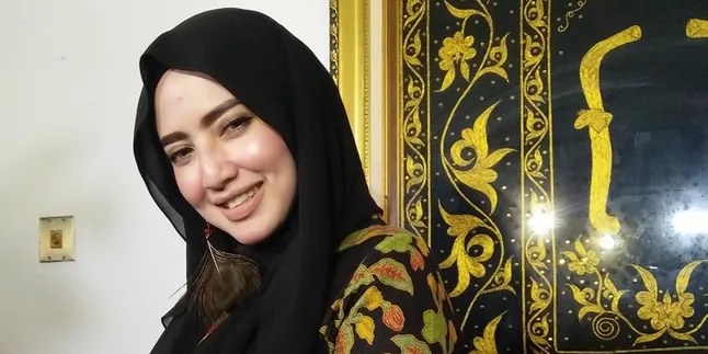 Disebut Sudah Diceraikan Opick, Yulia Mochamad Mengaku Lelah