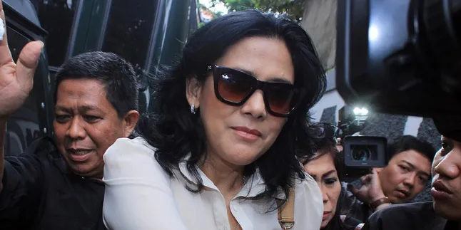 Diserbu Wartawan, Lydia Kandou Kebingungan