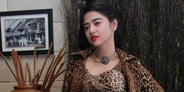 Ditaksir Pria Malaysia, Dewi Perssik Ditawari Kontrak Miliaran Rupiah