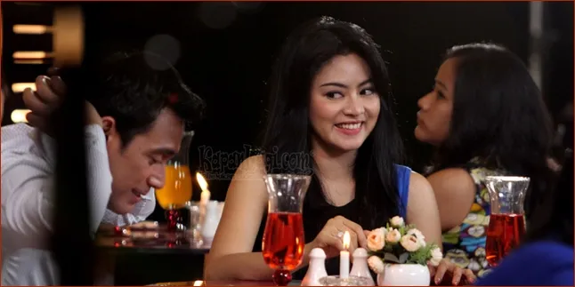 Ditangkap Narkoba, Vitalia Sesha Malah Selfie Bareng Kapolsek Ditangkap Narkoba, Vitalia Sesha Malah Selfie Bareng Kapolsek