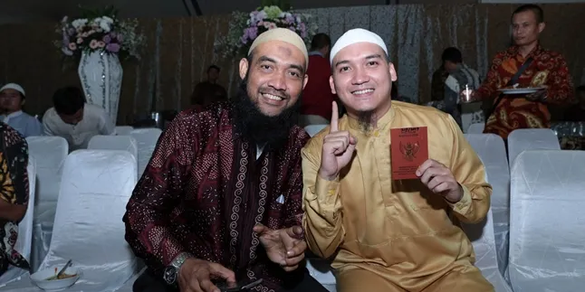 Ditanya Apakah Undang Marshanda, Egi John Ajak Wartawan Salat