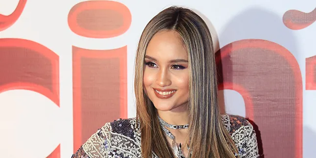 Ditanya Kemungkinan Untuk Balik Nyanyi, Cinta Laura: No!