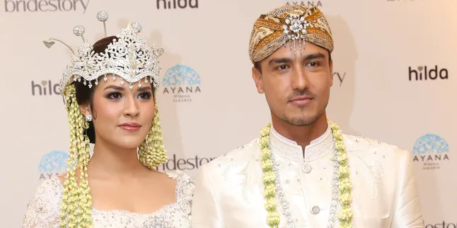 Ditanya Siapa Yang Naksir Duluan, Raisa & Hamish Daud Saling Tunjuk Ditanya Siapa Yang Naksir Duluan, Raisa & Hamish Daud Saling Tunjuk