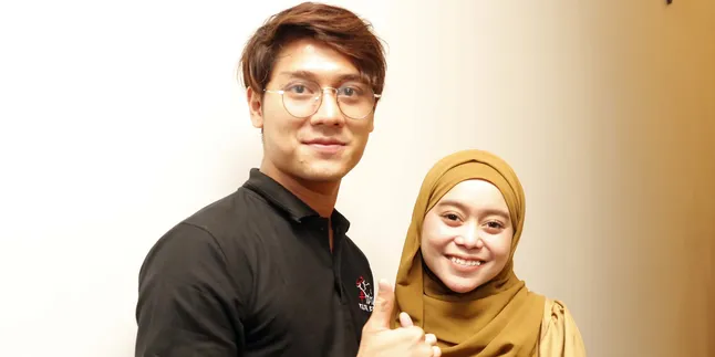 Ditanya Soal Foto Mesranya Bersama Rizky Billar, Begini Jawaban Lesti