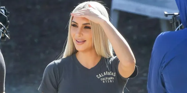 Ditanya Soal Kehamilan Kylie Jenner, Kim Kardashian Malah Nekat Minum Jus Sarden