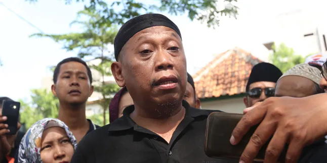 Ditanya Soal Nikah Siri, Tukul Tunjukkan Reaksi Tak Bersahabat Ditanya Soal Nikah Siri, Tukul Tunjukkan Reaksi Tak Bersahabat
