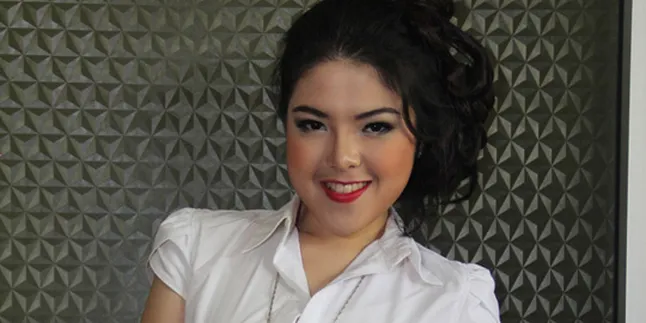 Ditanya Soal Pacar, Tina Toon Tertawa