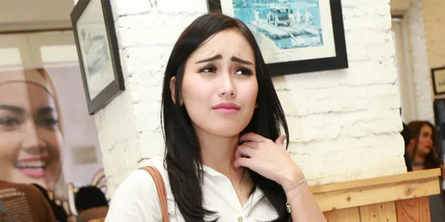 Ditanya Soal Rambut Barunya, Reaksi Ayu Ting Ting Tak Bersahabat