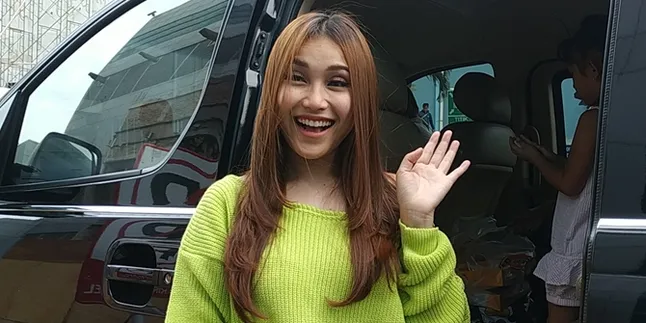 Ditanya Soal Somasi Ke Mantan Suami, Ayu Ting Ting : I Love You Ditanya Soal Somasi Ke Mantan Suami, Ayu Ting Ting : I Love You