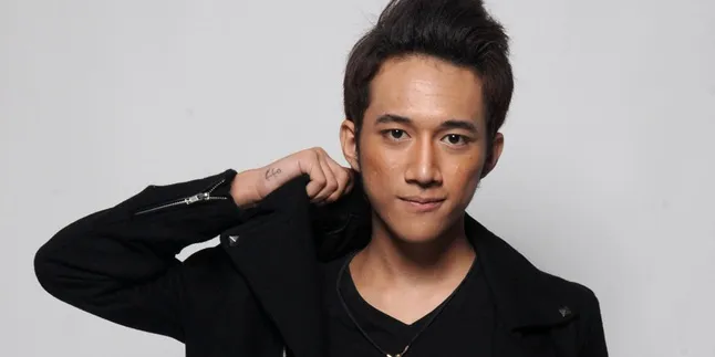 Ditarik dan Dipukul Sampai Jatuh, Dicky SMASH Juga Ditendang Ditarik dan Dipukul Sampai Jatuh, Dicky SMASH Juga Ditendang