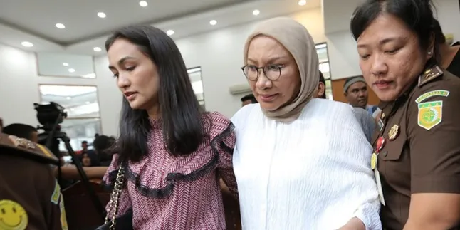 Ditemani Atiqah Hasiholan, Ratna Sarumpaet Mengaku Bahagia Akhirnya Bisa Bebas Ditemani Atiqah Hasiholan, Ratna Sarumpaet Mengaku Bahagia Akhirnya Bisa Bebas