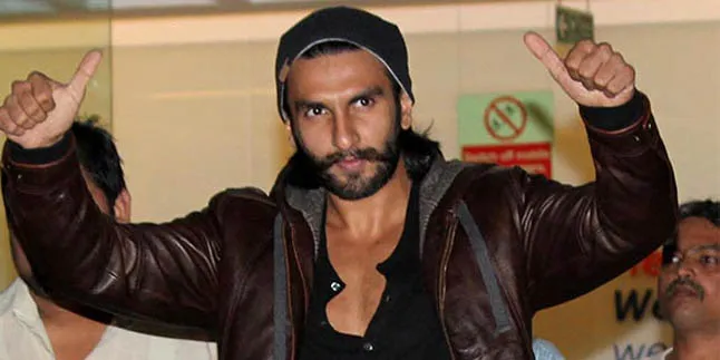 Ditemani Deepika Padukone, Ranveer Singh Keluar Dari RS