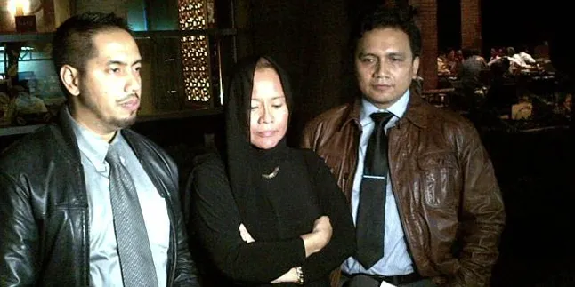 Diterpa Berita Negatif, Ibunda Vicky Prasetyo Rugi Puluhan Juta?