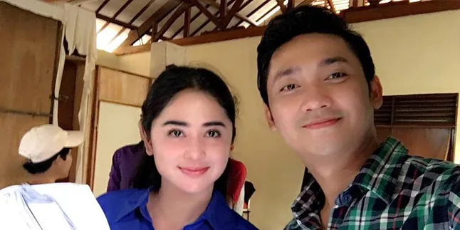Diterpa Gosip Tak Sedap, Angga Tegaskan Hanya Ada Dewi Perssik di Hatinya Diterpa Gosip Tak Sedap, Angga Tegaskan Hanya Ada Dewi Perssik di Hatinya