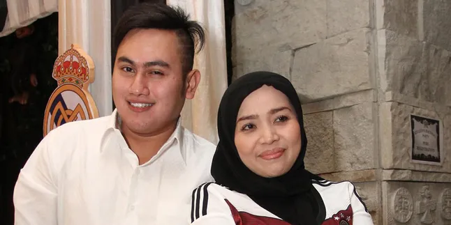 Diterpa Isu Cerai, Nassar Masih Dibikinkan Kopi Istrinya Diterpa Isu Cerai, Nassar Masih Dibikinkan Kopi Istrinya