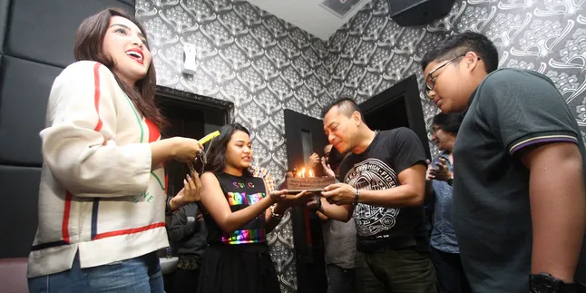 Ditinggal Berpolitik, Ashanty Kehilangan Sosok Anang Ditinggal Berpolitik, Ashanty Kehilangan Sosok Anang