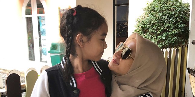 Laudya Cynthia Bella Leaves for Jakarta, Aleesya Emran's Daughter Claims to Miss Her Mother