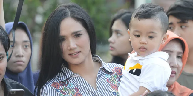 Ditinggal Mulan Jameela dan Ahmad Dhani Bulan Madu, Baby R Sakit dan Dirawat di RS