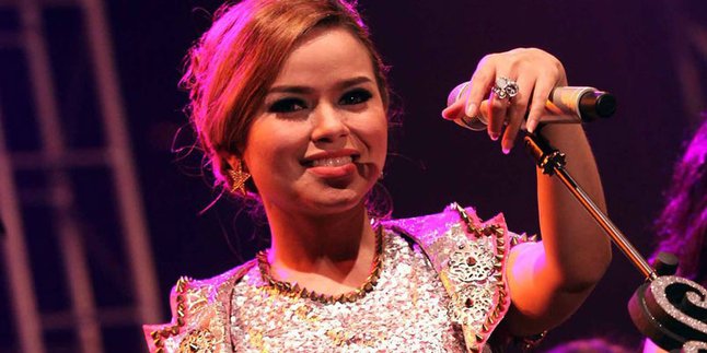 Ditonton Jutaan Orang, Siti Liza Tampil Bak Selena Gomez