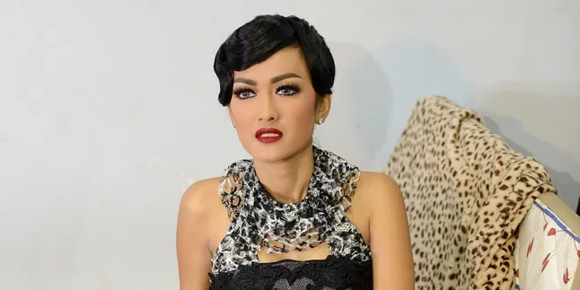 Dituding Jual Diri, Julia Perez: Sinting Semua Lo! Dituding Jual Diri, Julia Perez: Sinting Semua Lo!