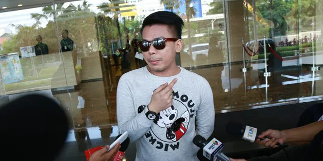 Dituding Peras Aiko, Robby Abbas: Orangnya Pelit Gak Akan Ngasih Dituding Peras Aiko, Robby Abbas: Orangnya Pelit Gak Akan Ngasih