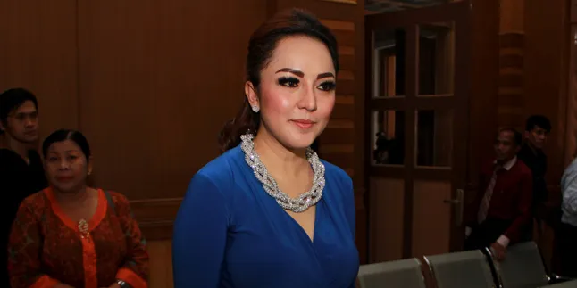 Dituntut 19 Miliar, Regina Sebut Farhat Bodoh dan Tak Gentle