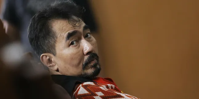 Dituntut Hukuman 3 Tahun Penjara, Gatot Brajamusti Ajukan Pembelaan Dituntut Hukuman 3 Tahun Penjara, Gatot Brajamusti Ajukan Pembelaan