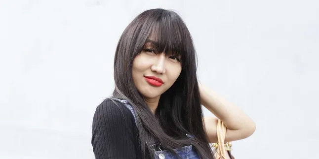 Dituntut Selebgram Gara-Gara Injak Foto, Lucinta Luna: Itu Inisiatif Orang Kreatif