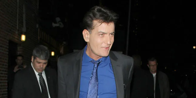 Ditutupi Selama 4 Tahun, Akhirnya Charlie Sheen Akui Positif HIV