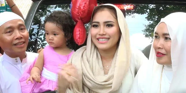 Diundang Acara Maulid Nabi, Ayu Ting Ting Senang dan Bersyukur Diundang Acara Maulid Nabi, Ayu Ting Ting Senang dan Bersyukur